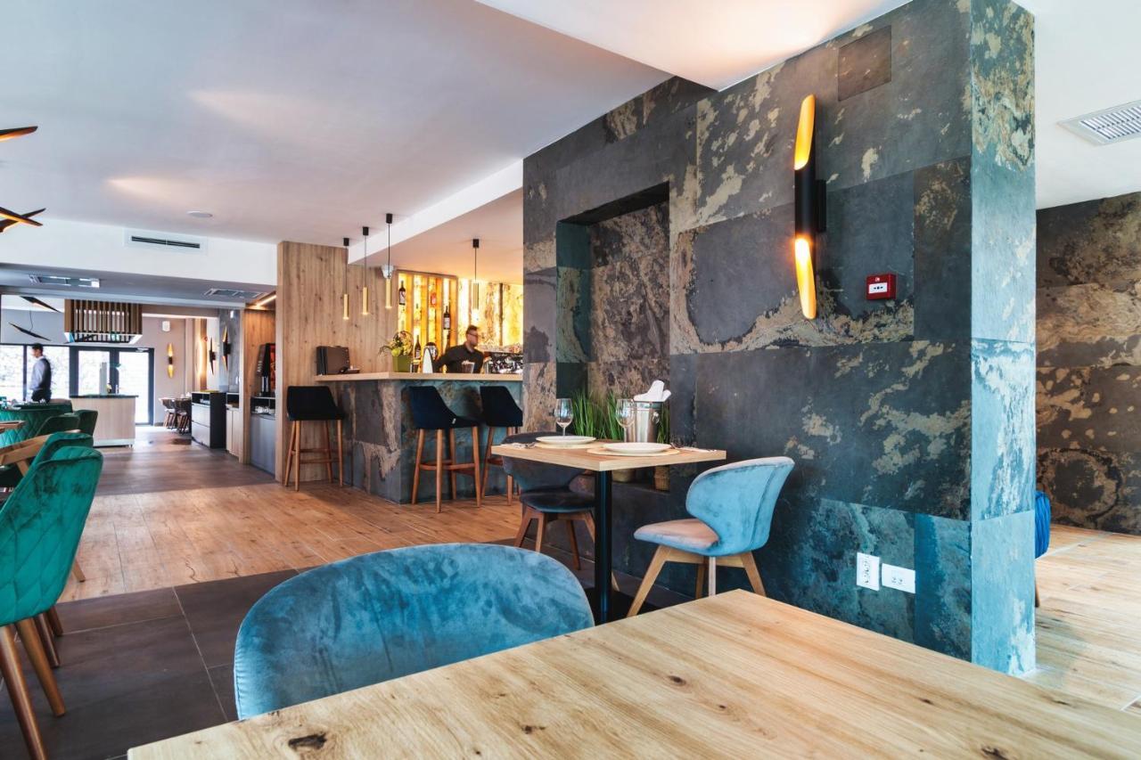Hotel Domnitei Calimanesti Ngoại thất bức ảnh