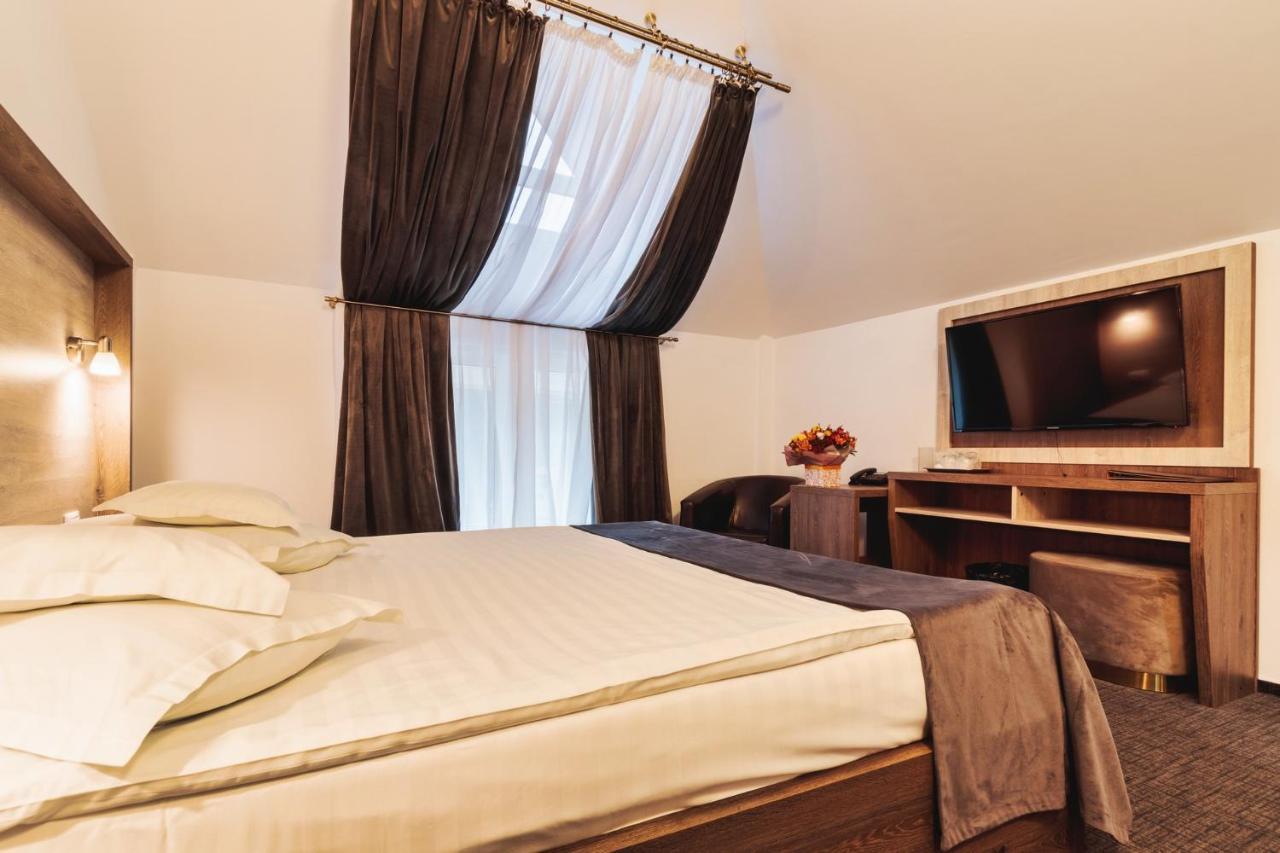 Hotel Domnitei Calimanesti Ngoại thất bức ảnh