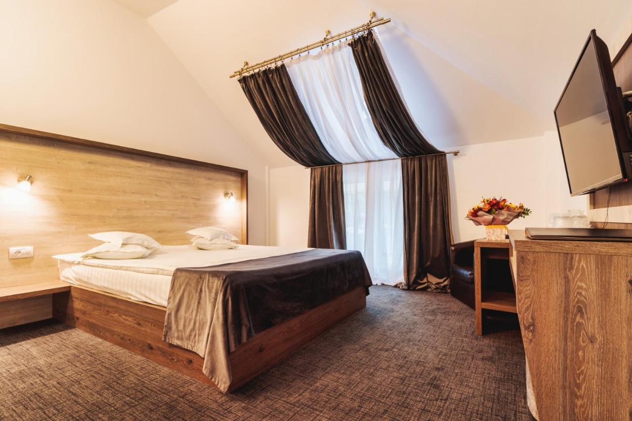Hotel Domnitei Calimanesti Ngoại thất bức ảnh
