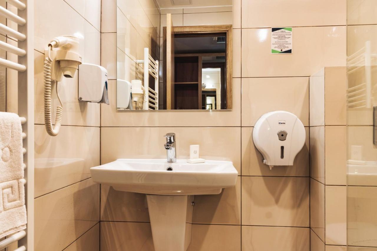 Hotel Domnitei Calimanesti Ngoại thất bức ảnh