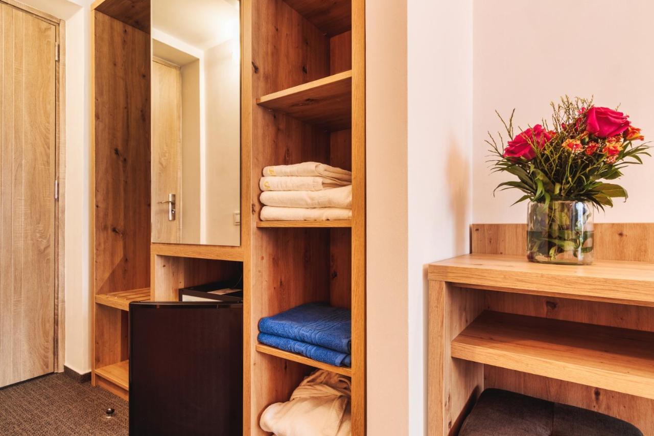 Hotel Domnitei Calimanesti Ngoại thất bức ảnh