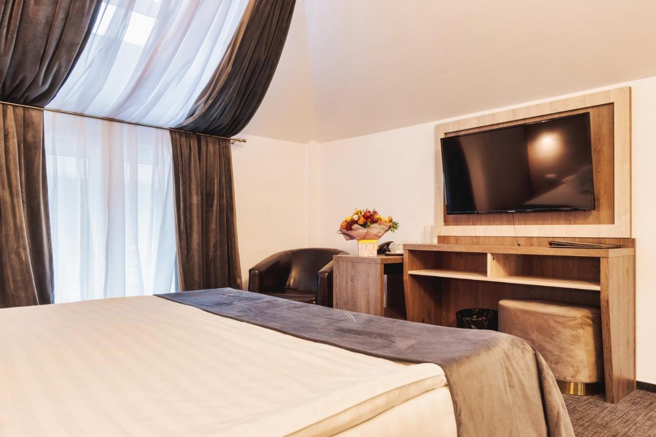 Hotel Domnitei Calimanesti Ngoại thất bức ảnh