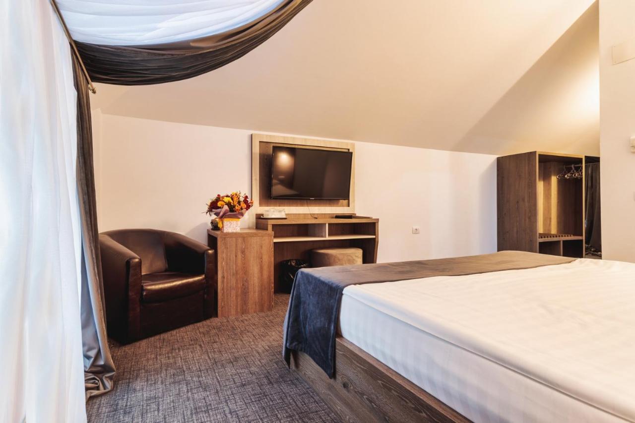 Hotel Domnitei Calimanesti Ngoại thất bức ảnh