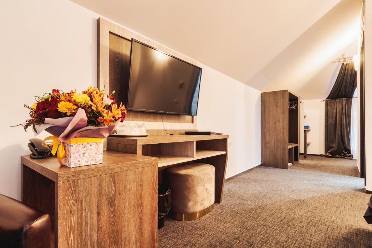 Hotel Domnitei Calimanesti Ngoại thất bức ảnh